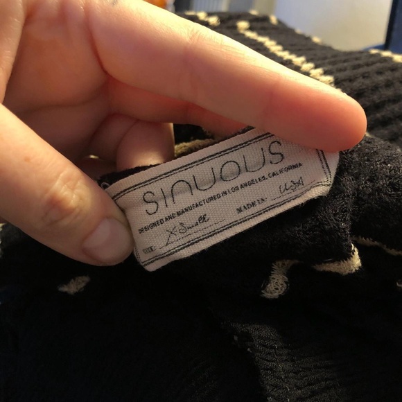 Black and white striped sweater with a tunic style - Picture 7 of 7